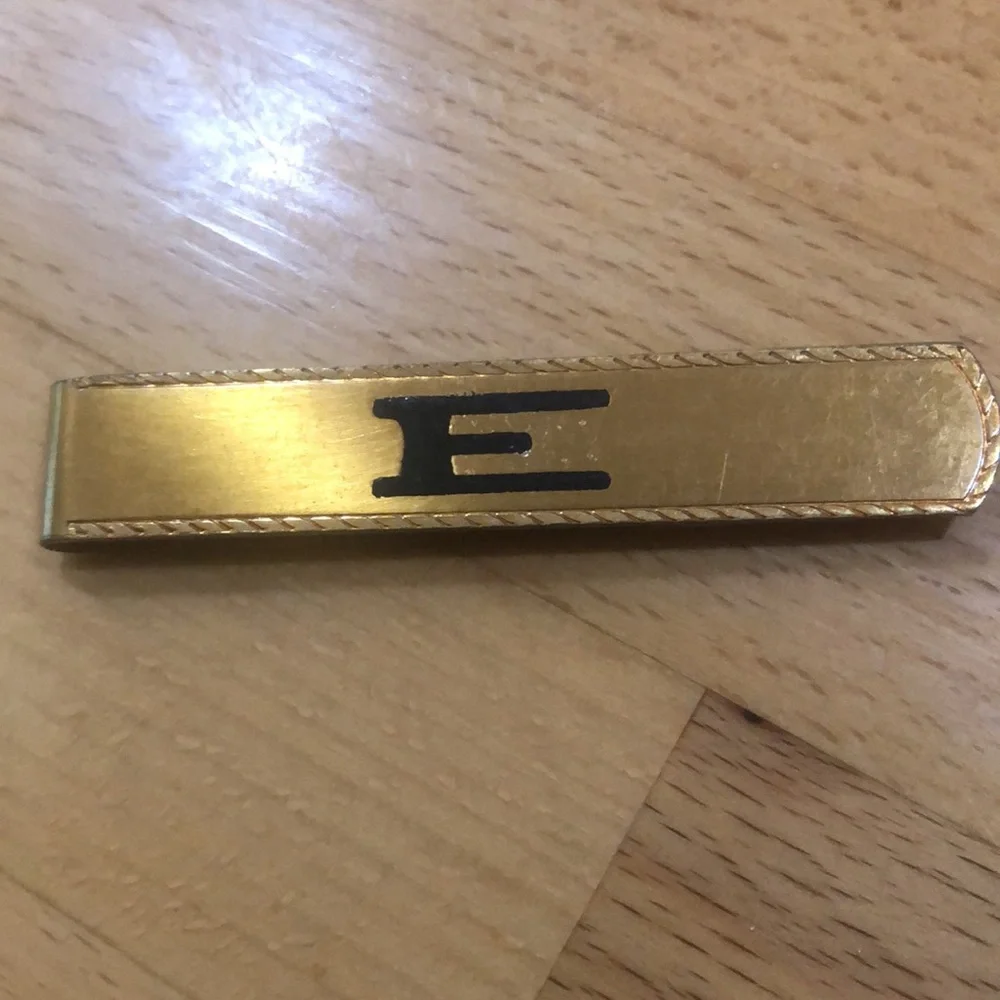WHO NEEDS A GIFT FOR ED? Swank 
